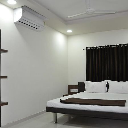 Shivdhara Hotel & Residence Rajkot Bagian luar foto