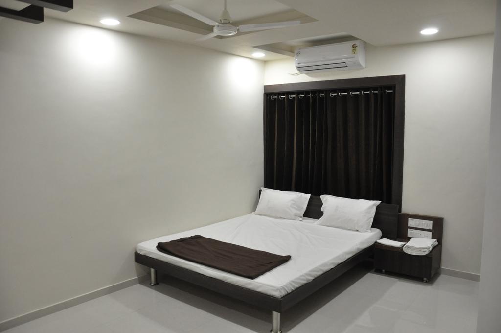 Shivdhara Hotel & Residence Rajkot Ruang foto