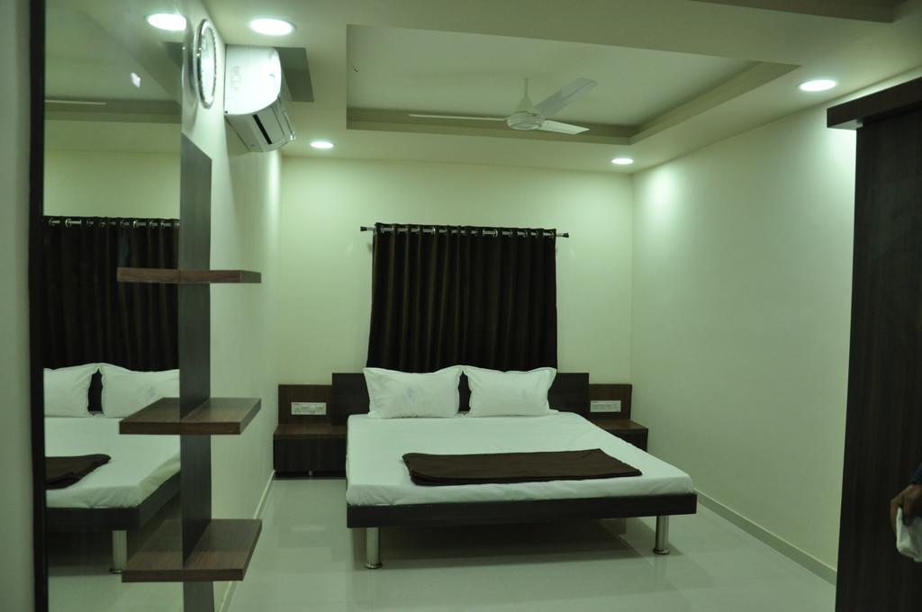 Shivdhara Hotel & Residence Rajkot Ruang foto