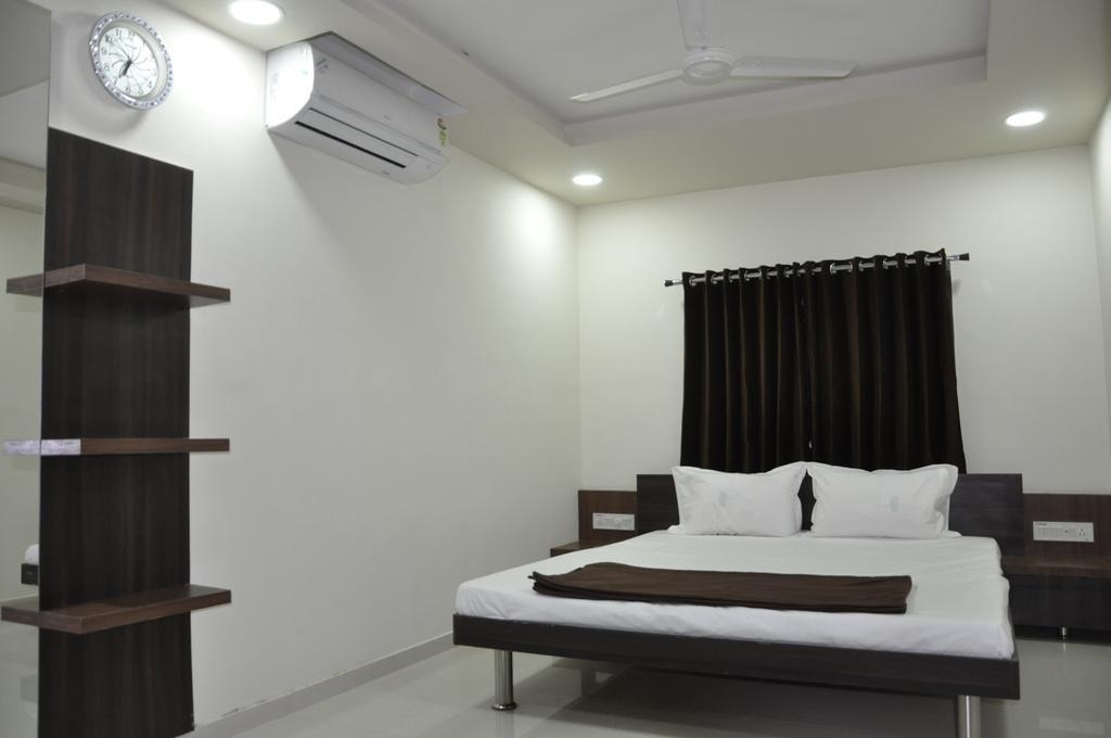 Shivdhara Hotel & Residence Rajkot Bagian luar foto